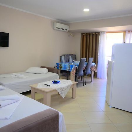 Eleana'S Apartament Sarandë Buitenkant foto