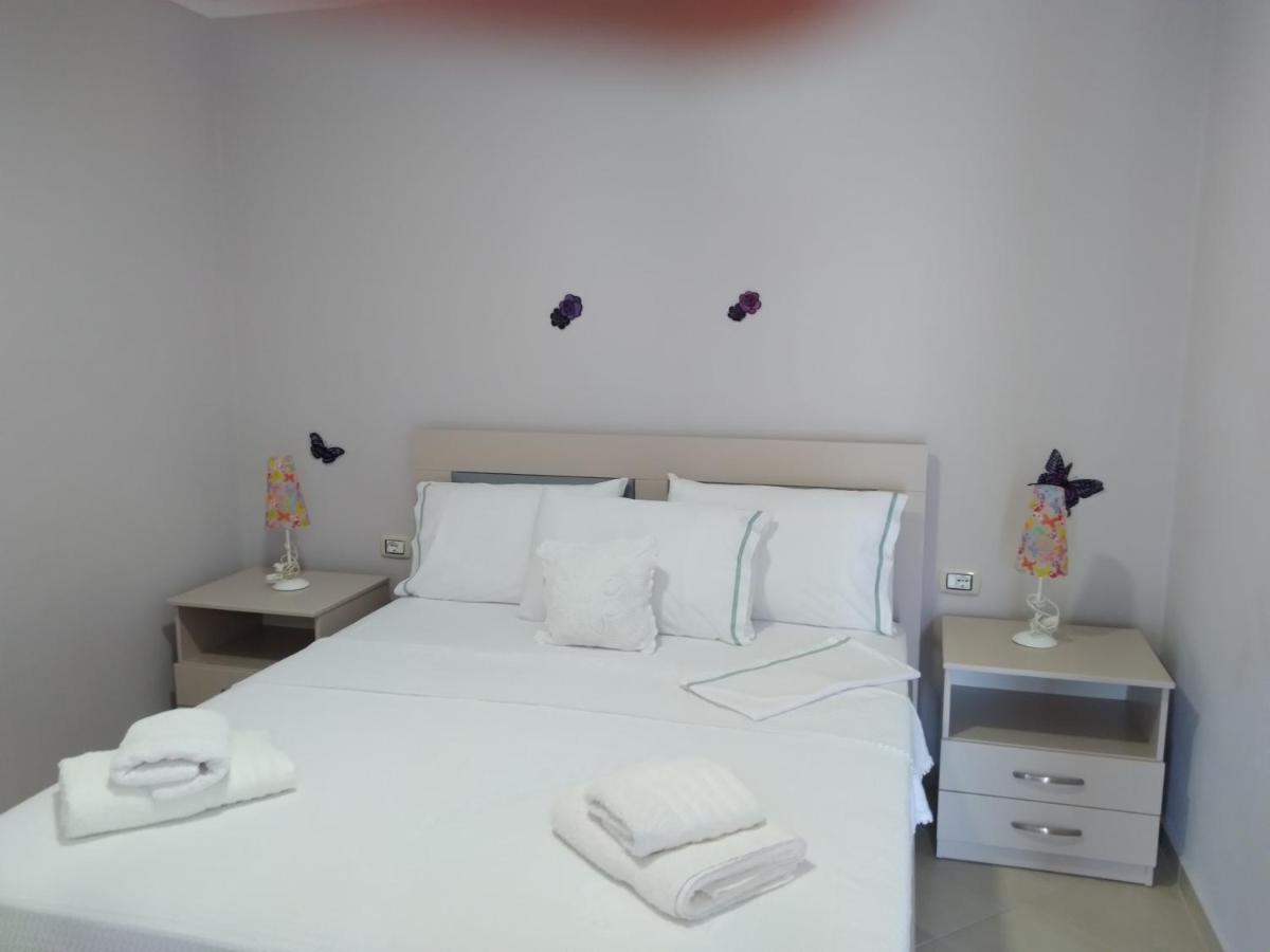 Eleana'S Apartament Sarandë Buitenkant foto