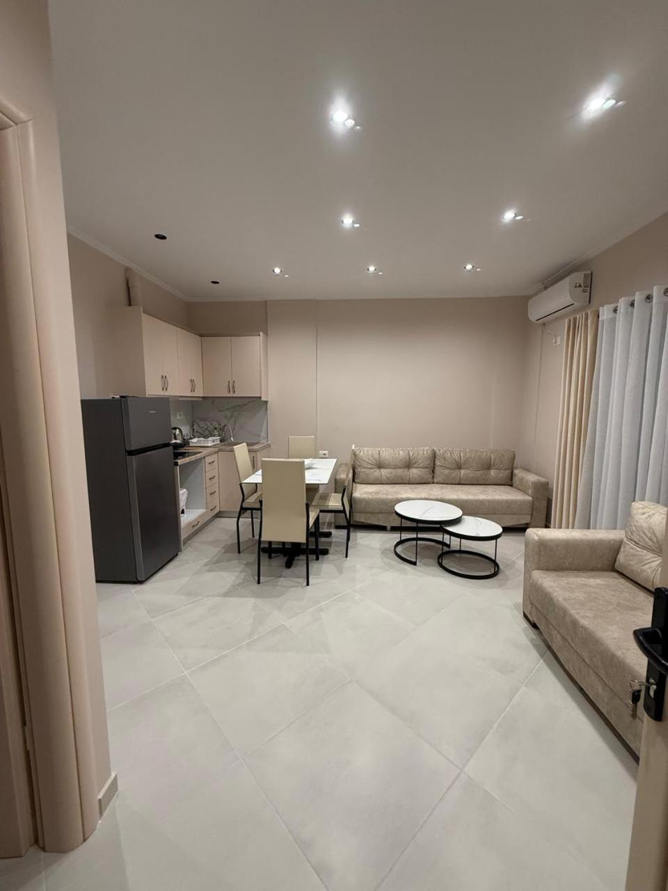 Eleana'S Apartament Sarandë Buitenkant foto
