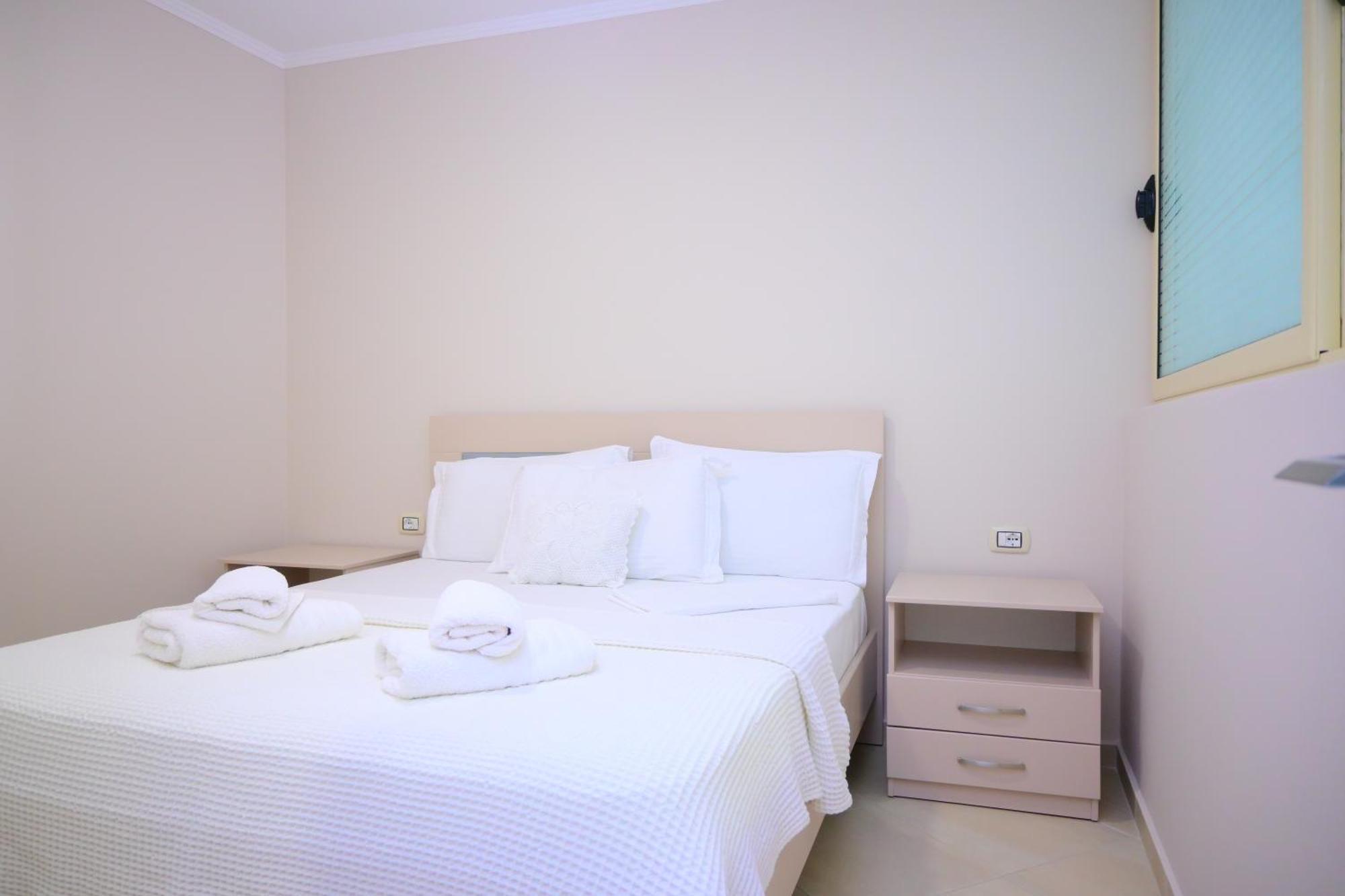 Eleana'S Apartament Sarandë Buitenkant foto